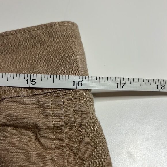 eddie Bauer tan four pockets belt loops embellished sides 4 1/2” length SZ 6 - Picture 9 of 11